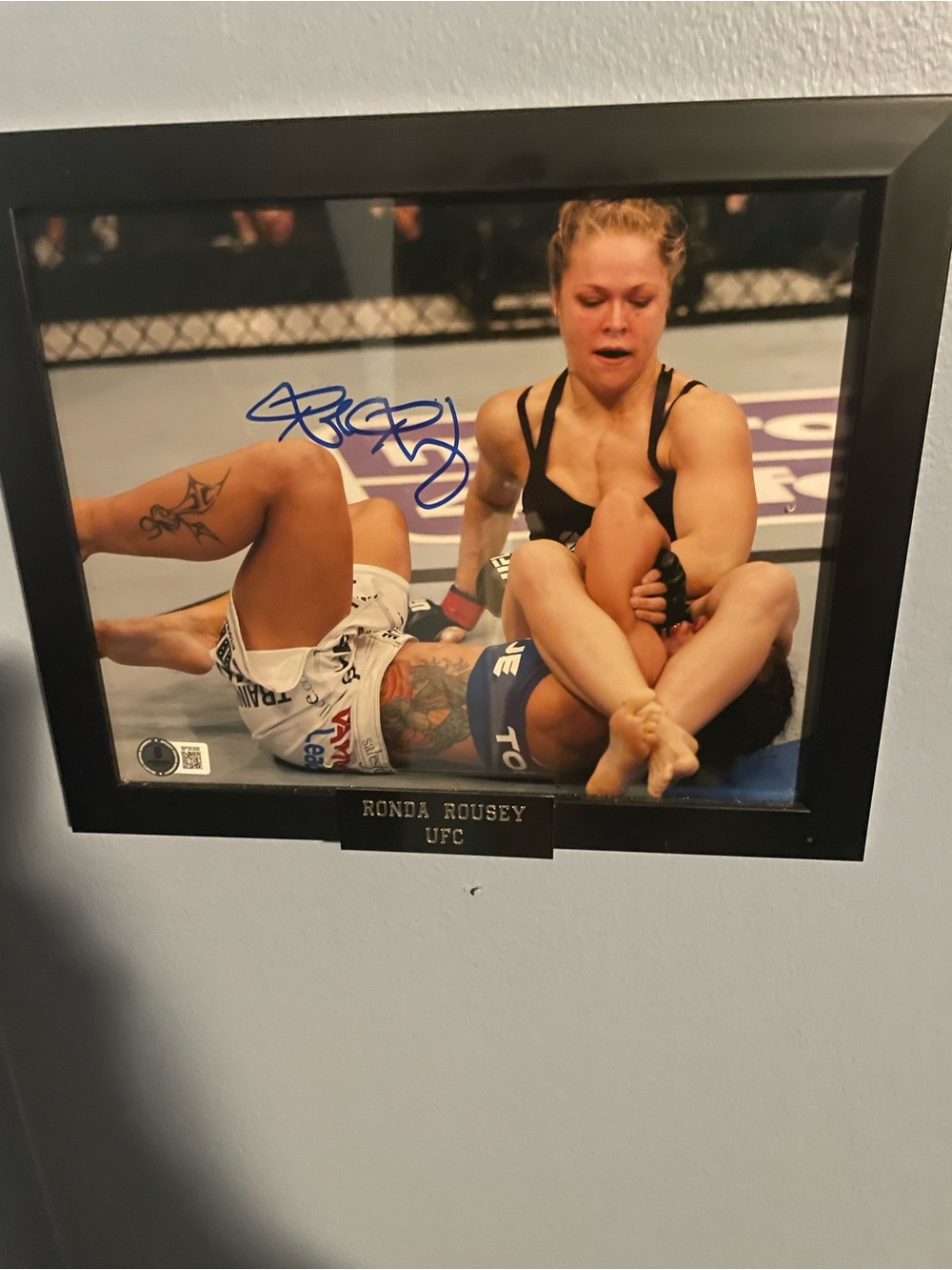 UFC RONDA ROUSEY AUTOGRAPHED PHOTO